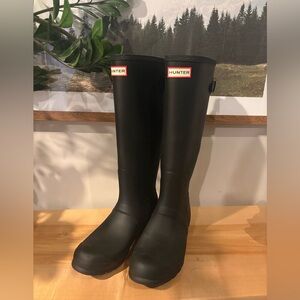 Hunter Classic Black Rubber rain boots - size 10 ladies